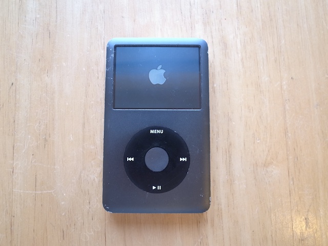 ipod classicHDD同期不良/イヤホンMMCX化/任天堂3DS修理　秋葉原のお客様