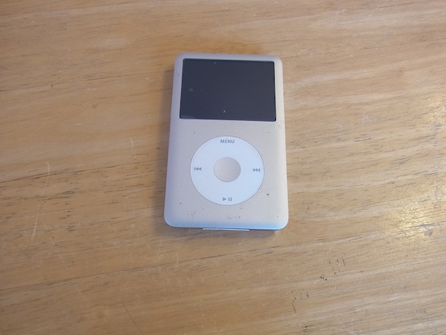 ipod classicイヤホン故障/iphone6/任天堂3DS修理　神保町のお客様