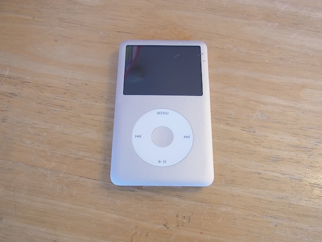 ipod classic店頭持ち込み修理 銀座のお客様よりご来店がありました。