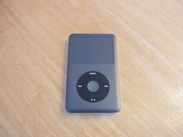 蒲田のお客様よりipod classicの来店修理がありました。