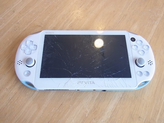 広島県のお客様よりPSVITA2000/ipod nano7の宅配修理がありました。