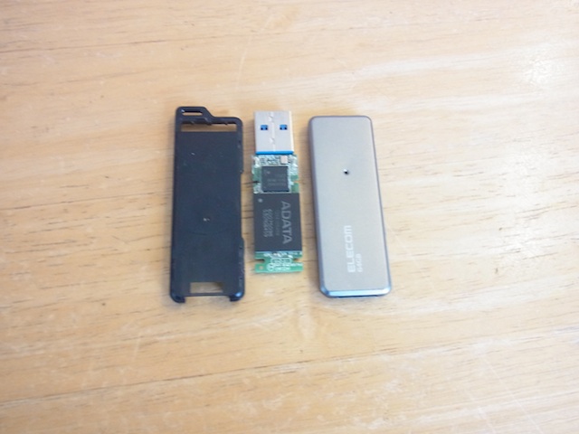 USBメモリツメ折れ故障　データ取り出し　中野のお客様