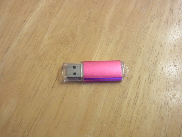 三鷹のお客様　USBメモリ　データ表示しない　データ復旧店 