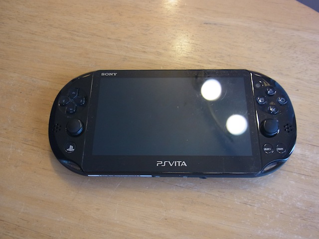 茨城より宅配修理　PSvita2000アナログスティック修理