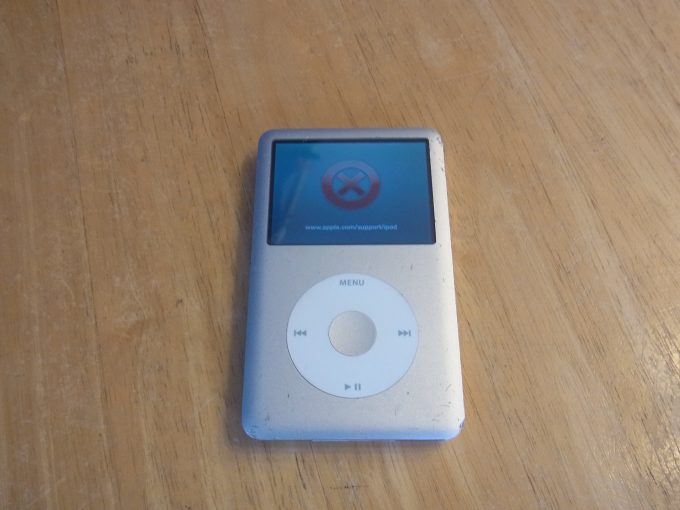 iPod classic赤い×マーク　HDD故障修理　三鷹からご来店