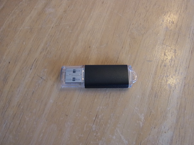 三鷹からご来店　USBメモリデータ消去　格安データ復旧