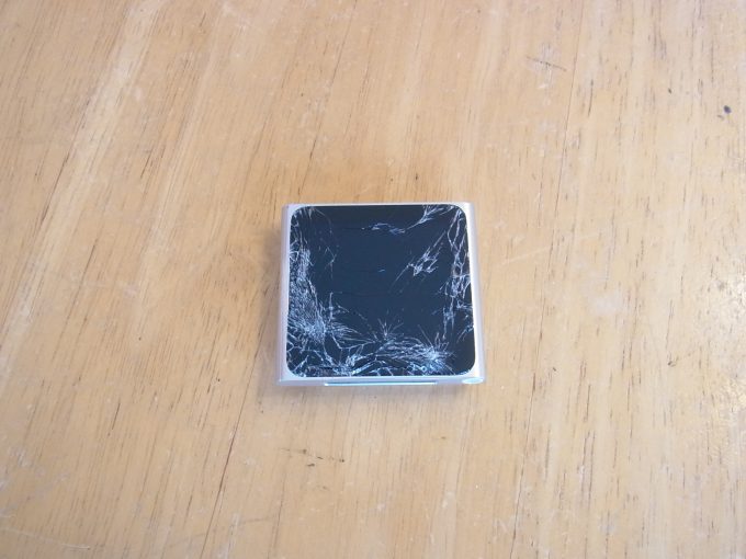 奈良のお客様　iPod nano6画面割れ　宅配修理　宅配キット発送
