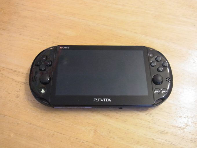 豊橋市のお客様より宅配修理　PSvita2000液晶故障