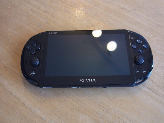 熊本のお客様より宅配修理　PSvita2000液晶故障