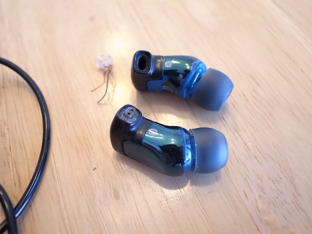 渋谷のお客様 10Pro イヤホン脱着部分故障/MMCX化 郵送キット発送