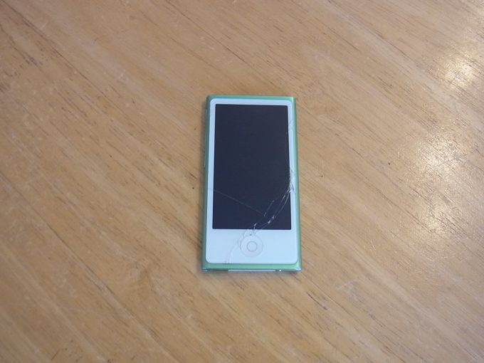 川崎のお客様　iPod nano7画面割れ修理　宅配キット発送