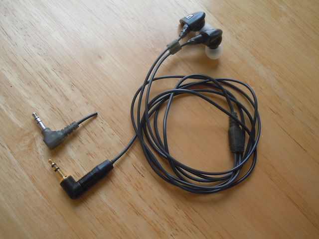 横浜のお客様　イヤホン　プラグ付近断線故障修理　簡単宅配キット