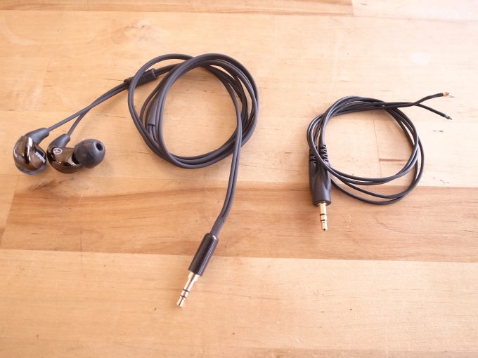 池袋のお客様　イヤホン修理/リケーブル　持ち込み修理予約