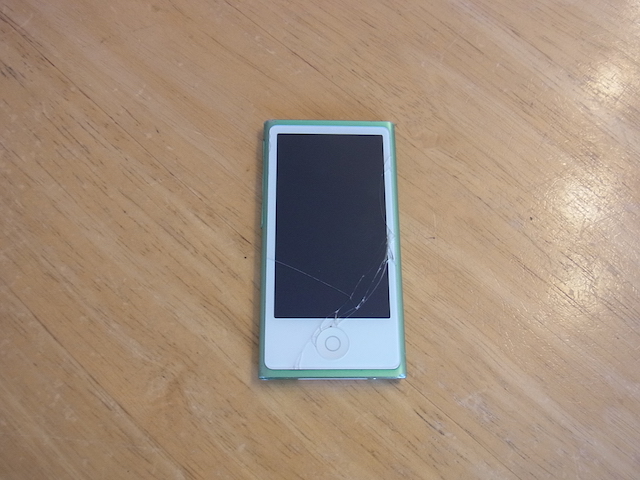 松戸のお客様 iPod nano7画面割れ故障 宅配キットで簡単修理