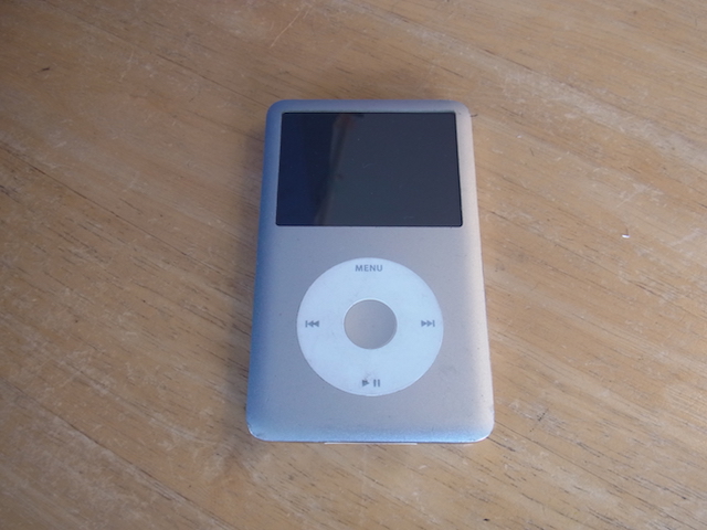 八王子のお客様　iPod classicデータ取り出し　宅配キットで簡単修理