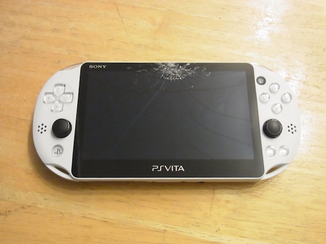 長岡市のお客様　PSVITA2000画面割れ故障　宅配修理キット発送