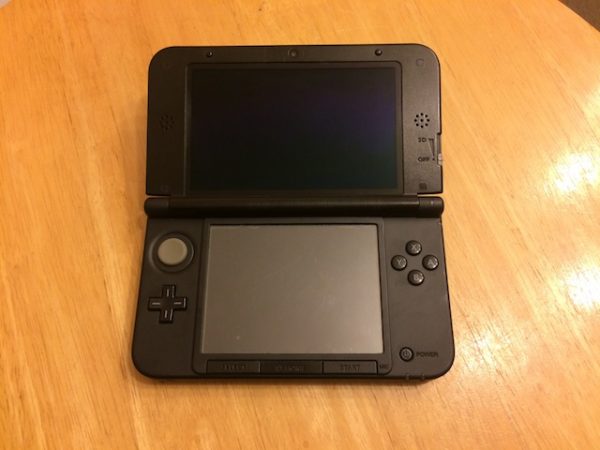 所沢のお客様より任天堂3DSLLの修理のご依頼をいただきました。