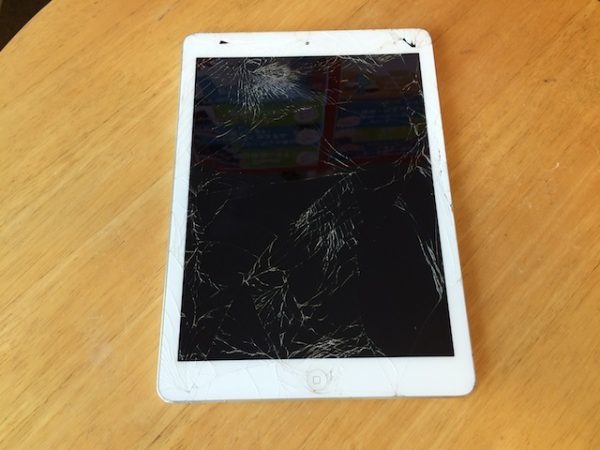 ipad airガラス割れ修理　所沢のお客様