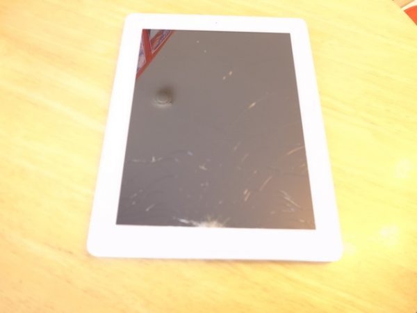 ipad3/iphone6s/任天堂3DS修理　新所沢のお客様