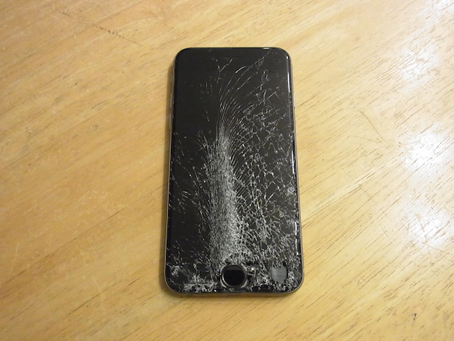 航空公園のお客様　iPhone画面割れ故障　修理予約