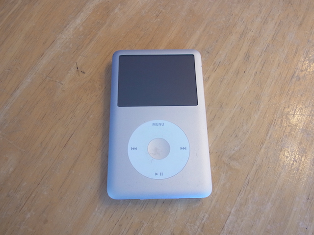iPod classic液晶故障　預かり修理　新所沢のお店