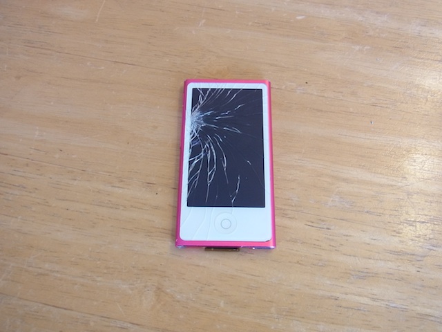 新所沢のお客様　iPod nano7ガラス割れ修理の受付