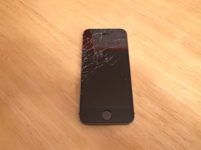 iphone5sガラス割れ修理　スマートファボ新所沢店