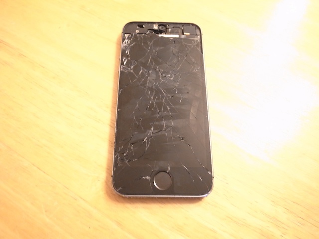 iphone5s画面割れ修理　新所沢のお客様